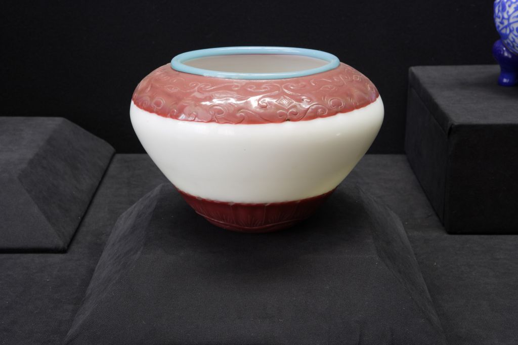 图片[1]-Qianlong style white set red glass lotus petal bowl-China Archive